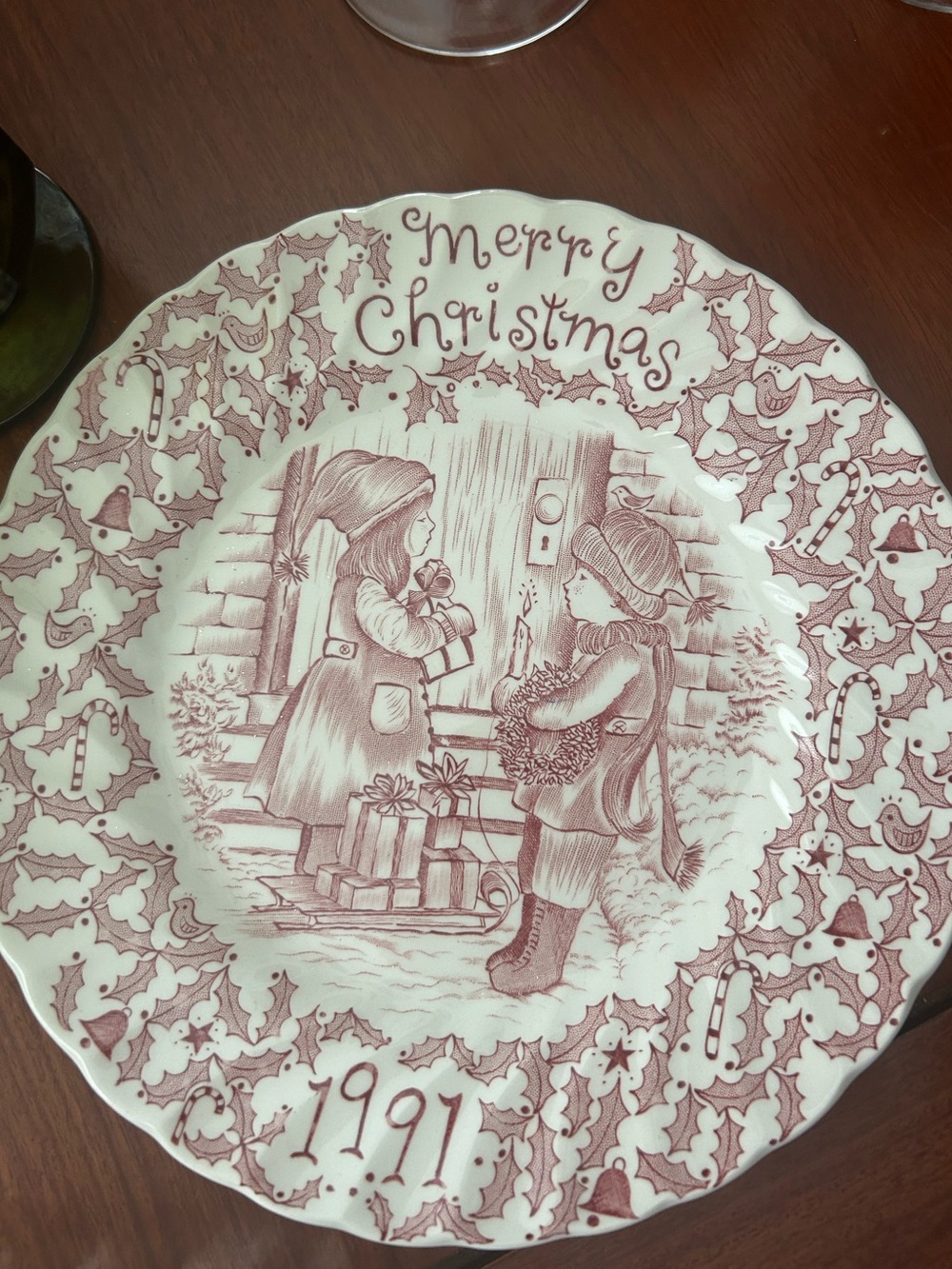 Merry Christmas 1991 Decorative Holiday Plate - Red and White